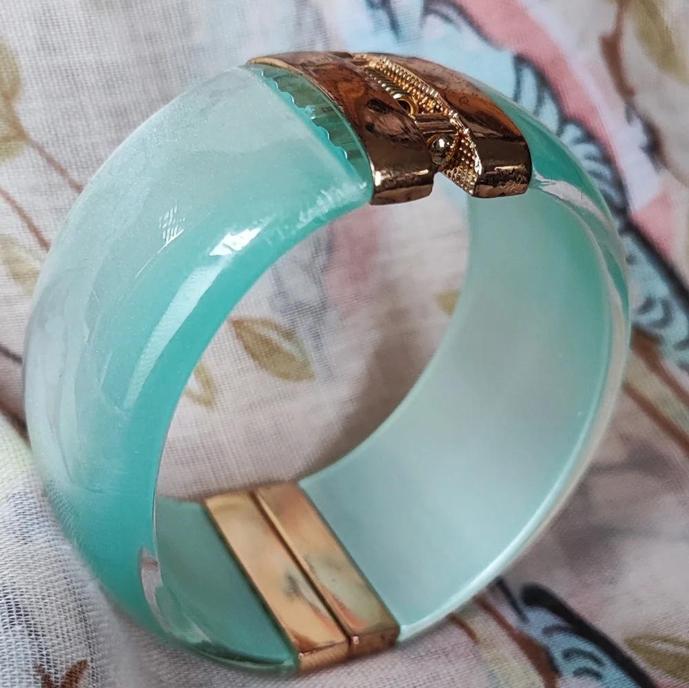 Icy Frosted Light Aqua Blue Moonglow Lucite Clamper Vintage Gold Tone Bracelet